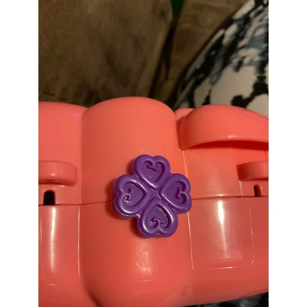Polly Pocket Pet Vet Playset Starring Shani Cuddly‎ Cat Purse Compact